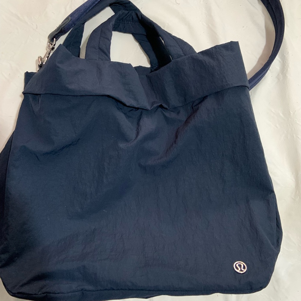 lululemon athletica on my level 9L Dark Blue Bag